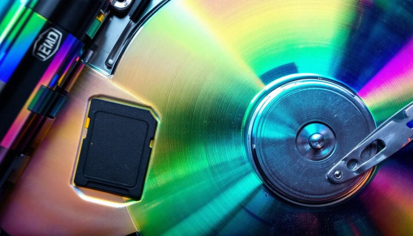 Choisir entre carte mémoire et disque dur pour sécuriser ses données